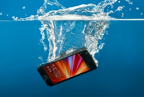 Cách xử lý khi điện thoại bị vô nước